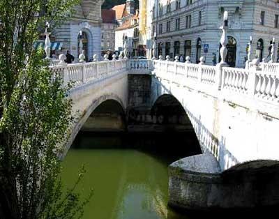 Tromostovje &acirc;&euro;&ldquo; the Triple Bridge in Ljubljana